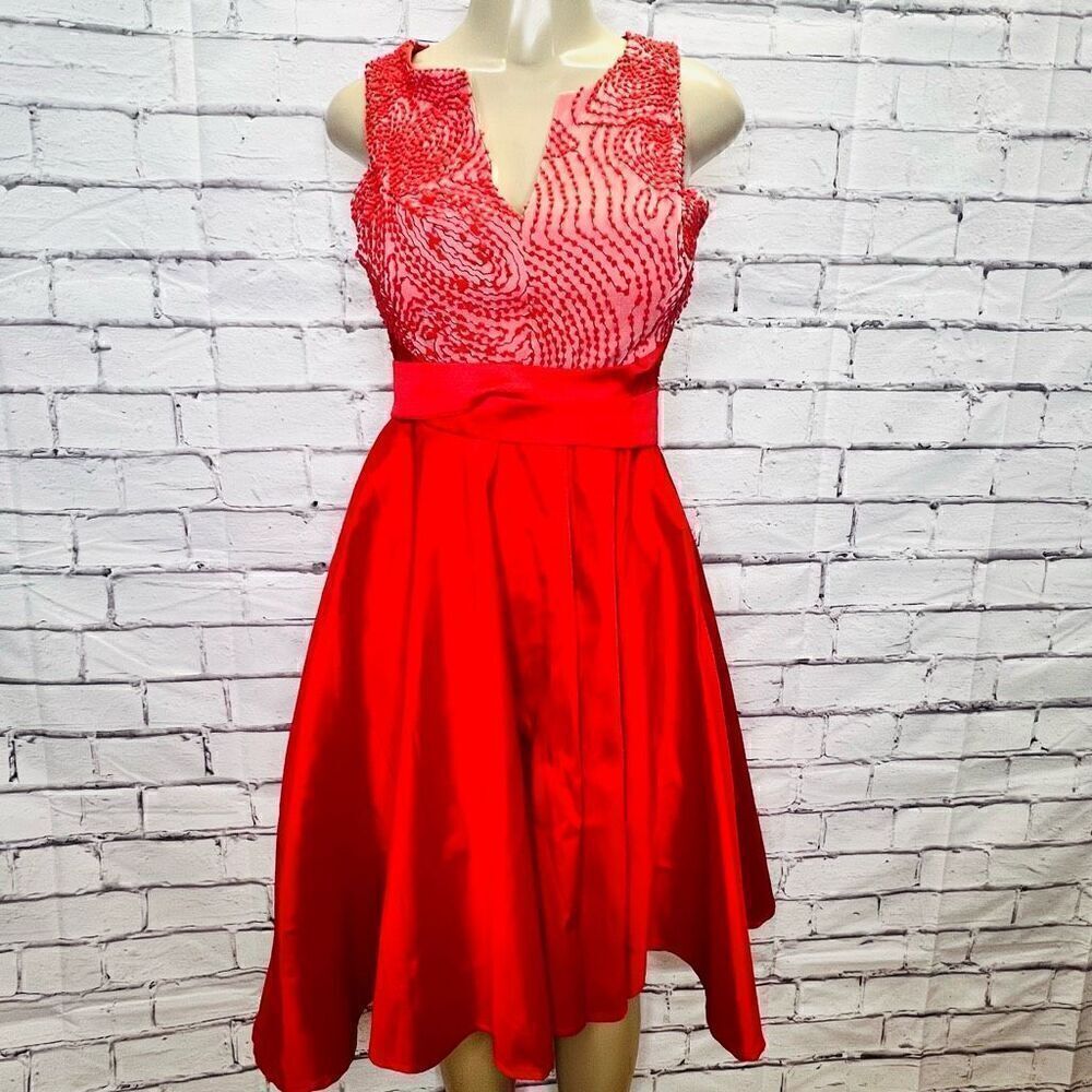 Eva Franco Women's Red Cream Split Neck Sleeveless Pleated A-Line Dress Size 2